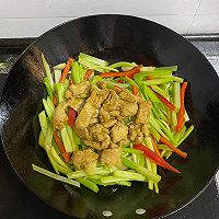 芹菜炒肉的做法图解11
