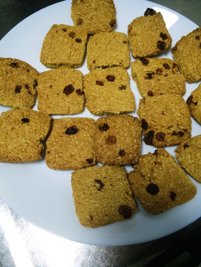 燕麦红糖提子饼干