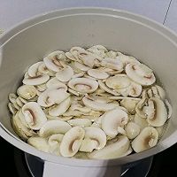 奶香鸡肉蘑菇汤的做法图解4