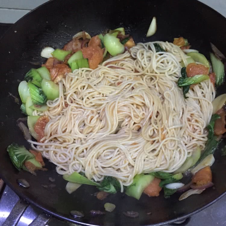 蔬菜炒面的做法图解7