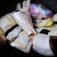铁皮石斛百合炖土鸡的做法图解5