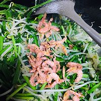 #感恩妈妈 爱与味蕾同行#韭菜炒豆芽的做法图解5