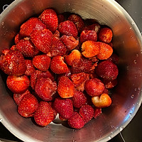 Jordgubbar kräm 草莓羹的做法图解1