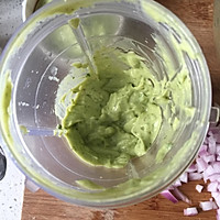 牛油果鲜虾意面的做法图解4