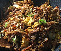 肉丝鸡蛋炒饼的做法