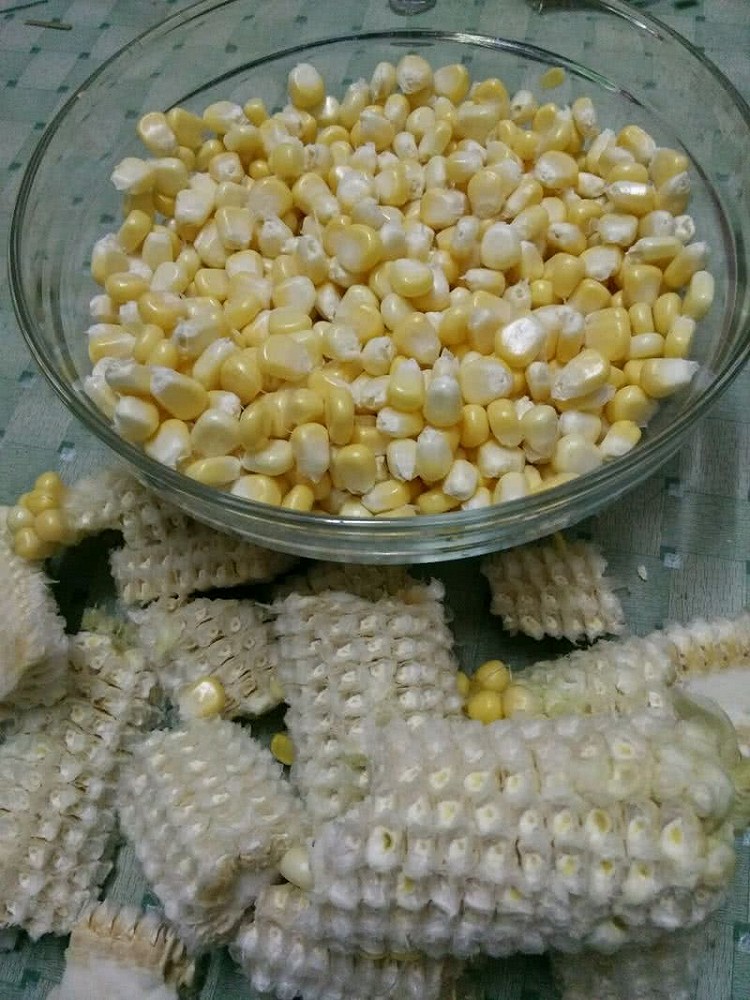 巧剥玉米粒的做法