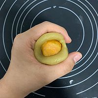 莲蓉蛋黄广式月饼的做法图解4