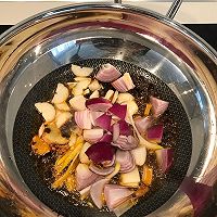 干锅土豆排骨虾的做法图解5