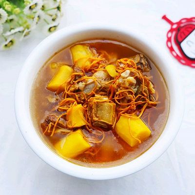 滋补养生的虫草山药排骨汤