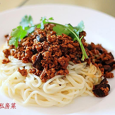 香菇肉酱面