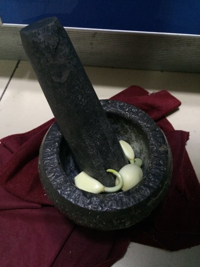 凉拌紫甘蓝的做法图解2