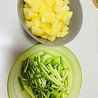家常土豆脆哨的做法图解1