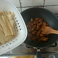 腐竹炒鸡的做法图解8