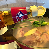 玉米胡萝卜杏鲍菇炖排骨的做法图解2