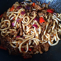黑椒牛肉炒乌冬面的做法图解12