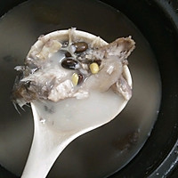 黑豆小侧鱼汤(适合小孩、老人、女士、孕妇)的做法图解4