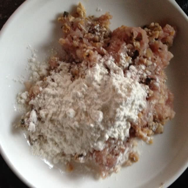 香菇蚝豉煎肉饼（家常版）的做法图解3
