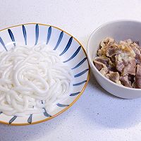 酸汤肥牛土豆粉的做法图解3