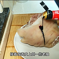 #肉食主义狂欢#经典川菜东坡肘子，色泽红亮，肥而不腻的做法图解3