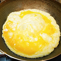 #开启冬日滋补新吃法#海鲜菇莴笋炒鸡蛋的做法图解4