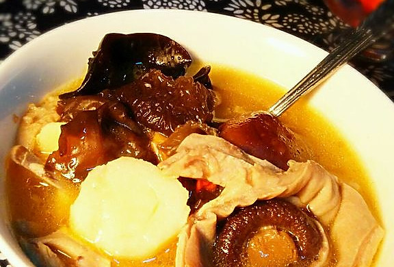 山药枸杞【猪肚煲鸡】