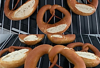 「德国碱水面包」健康低脂、平衡人体酸碱度的做法