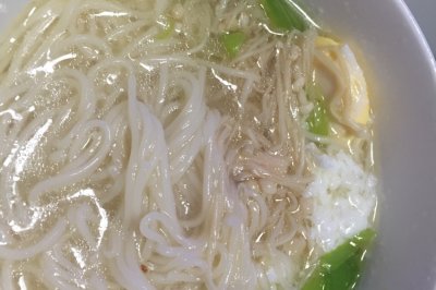 金针菇青椒鸡蛋面