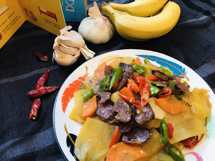 腊肠炒土豆片的做法