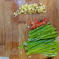 #太太乐鲜鸡汁玩转健康快手菜#鸡汁木耳炒鸡柳丝的做法图解3