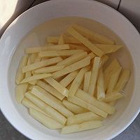 土豆炖白菜的做法图解1
