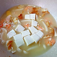 鲜虾菌菇豆腐汤的做法图解7