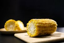 吃腻了烤肉可以试试烤玉米的做法