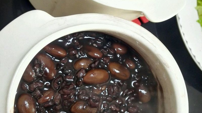 三黑粥（黑豆黑米黑芝麻）电炖锅的做法