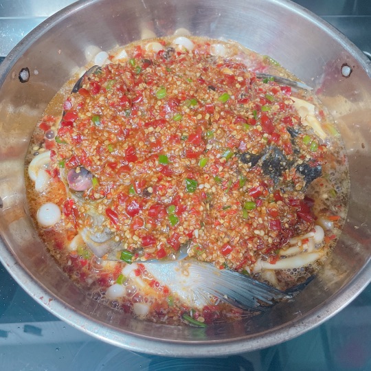 炖剁椒鱼头的做法