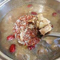 养气补血的营养粥:鸽子排骨红米粥的做法图解17