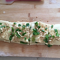 #硬核菜谱制作人#香葱肉松面包的做法图解12