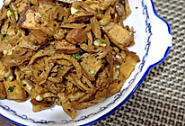 广东烧肉炒笋干+豆鼓香爆烧肉片的做法