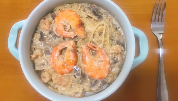 白汁蘑菇海鲜意面