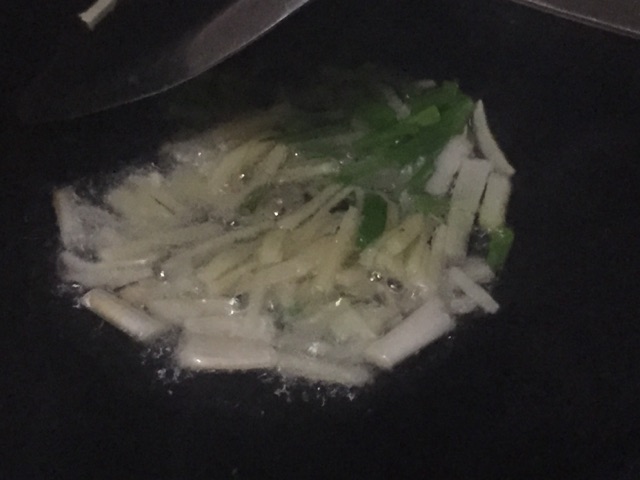 爆炒蛏子的做法图解1