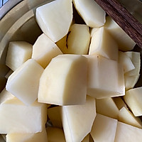 孜然土豆牛肉的做法图解1