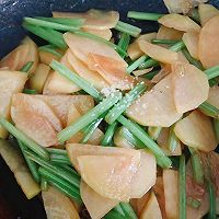 素炒土豆片芹菜的做法图解8