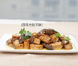 小黄甲鱼焖豆腐的做法
