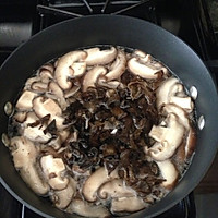 蘑菇粉丝汤的做法图解3