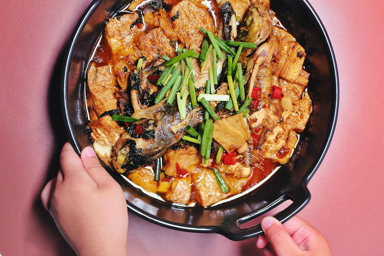 黄骨鱼焖豆腐的做法