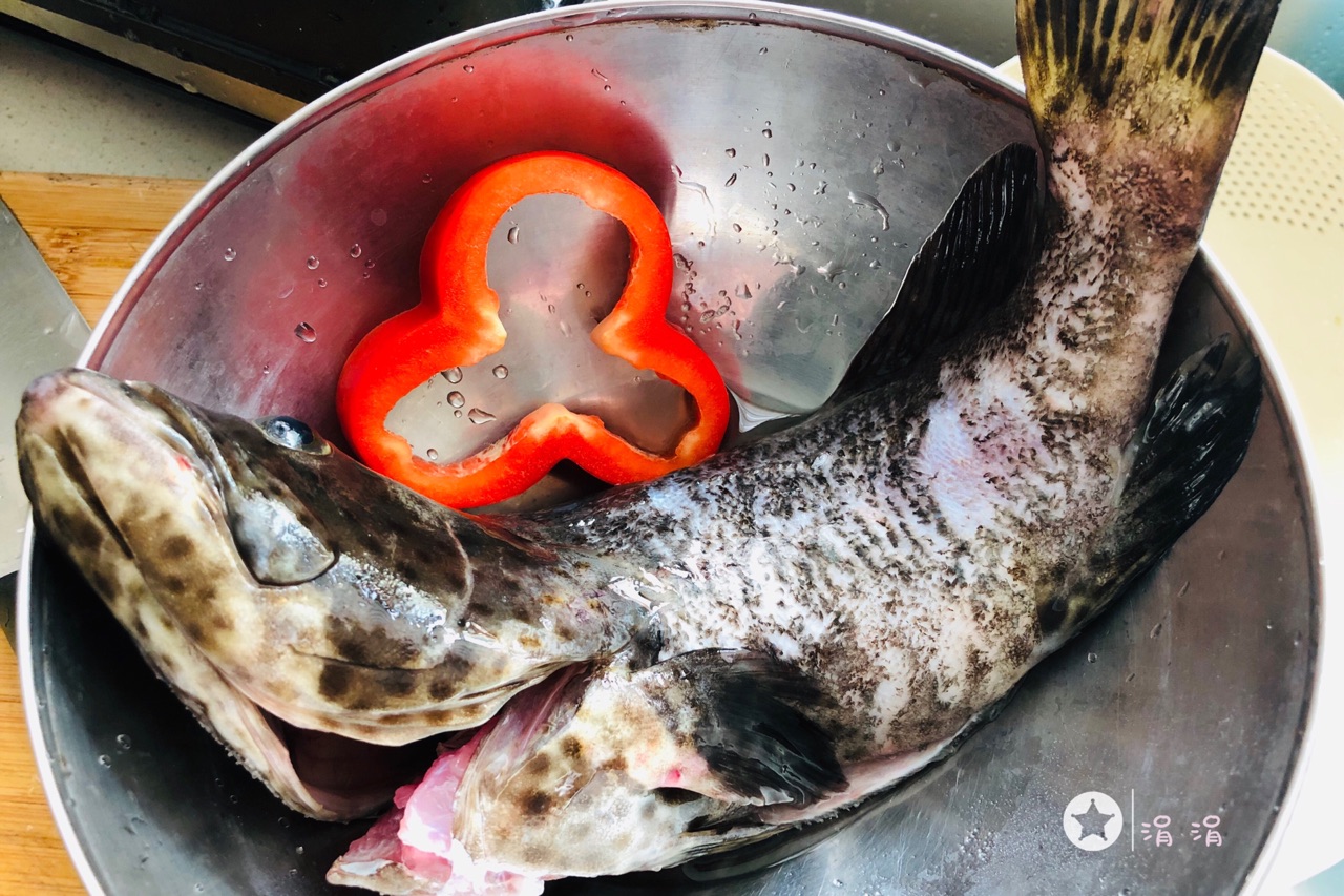 石斑鱼最好吃的做法，不炖也不炸，鲜嫩可口，2斤鱼肉上桌就扫光 - 知乎