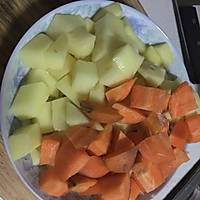 土豆咖喱牛肉的做法图解2