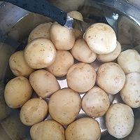 孜然椒盐小土豆的做法图解1