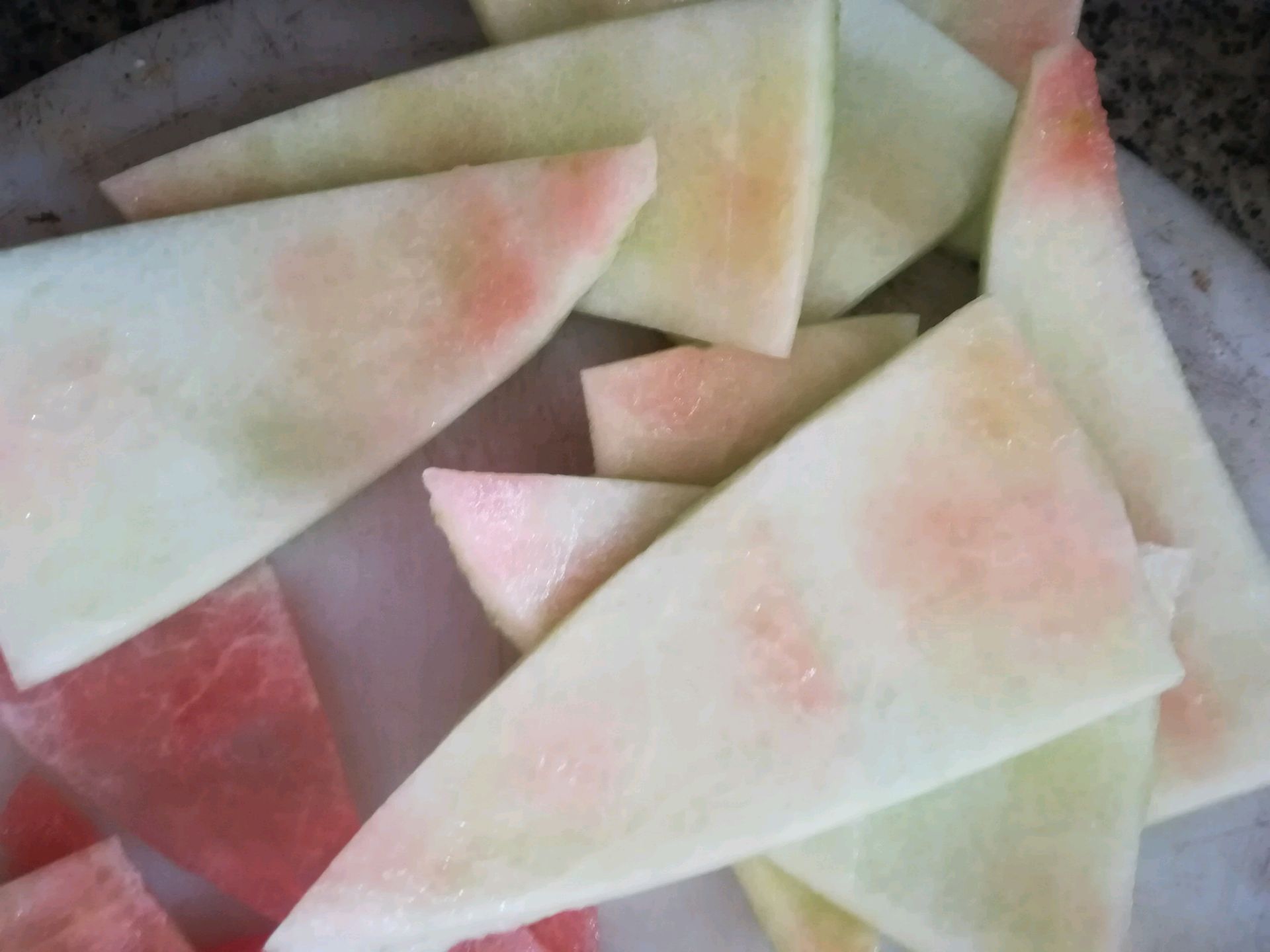 是日大暑：用西瓜青做涼拌翠衣 清新爽脆的滋味令人味覺驚豔 -飲食- 明周文化