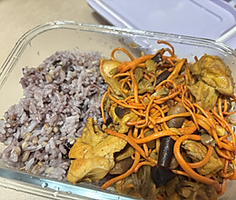 菌菇炒鸡肉的做法