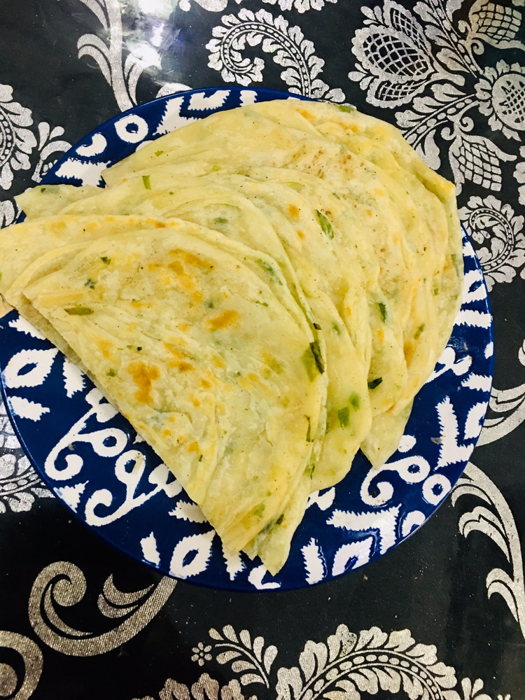 五香葱油饼（简单而味美）的做法